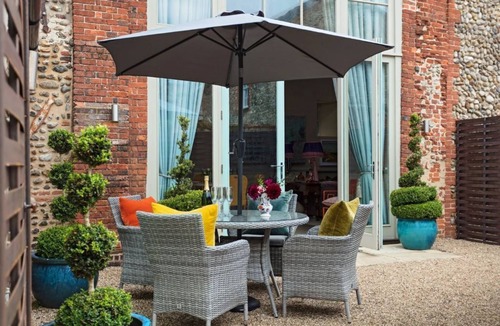 Field Dalling House | Priory Barn, a fantastic converted barn in Field Dalling, North Norfolk.