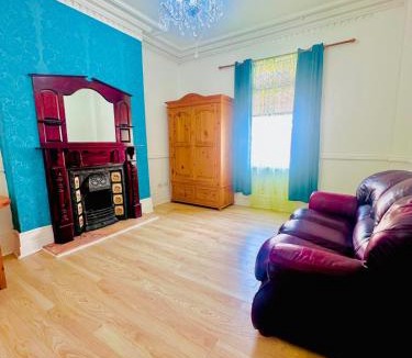 Rochdale House | Private Modern 2 Bedroom Home with Lounge and Kitchen