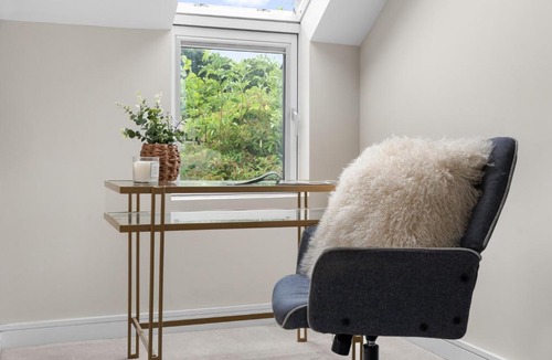 Wakefield House | Private Room with En-Suite in Wakefield in Stunning House