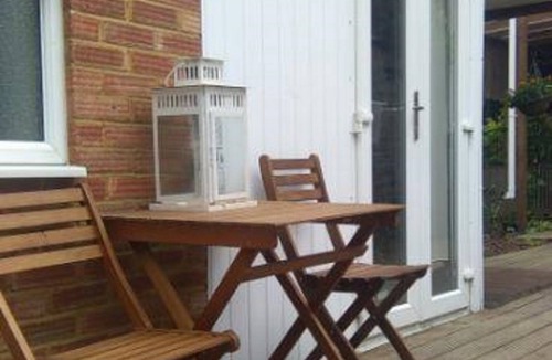 Fryent Apartment | Private Studio with Private Entrance and Private Terrace