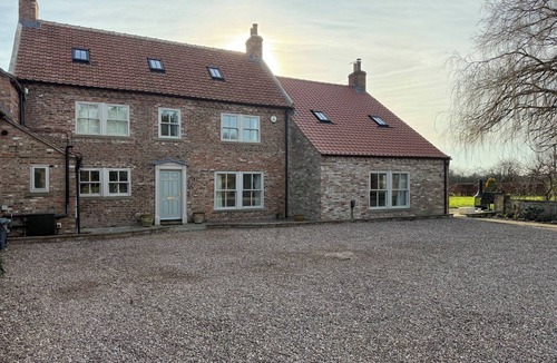 Easingwold House | PROVIDENCE FARMHOUSE, family friendly, with hot tub in Easingwold