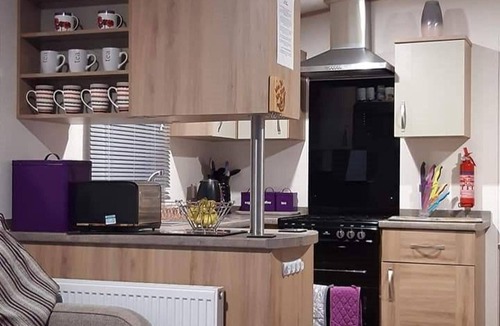 Skegness Cabin | Purple Palace, 3-bed Caravan, Ingoldmells