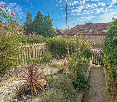 Syderstone House | Quaint 2 bed cottage near North Norfolk Coast - Harpers Cottages