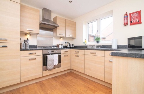 Wolverhampton House | Quiet and Lovely 3-bed house parking and garden