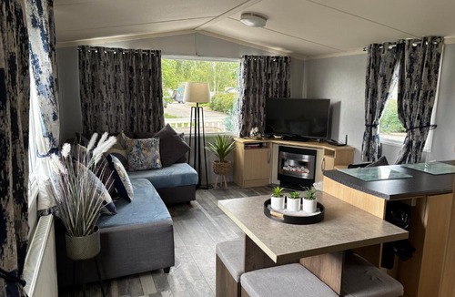 Dogdyke Resort | Rachel Retreat Caravan Kingfisher Court Tattershall Lake