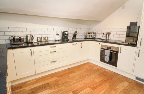 Giggleswick Cottage | RAMBLERS RETREAT, pet friendly, with hot tub in Settle