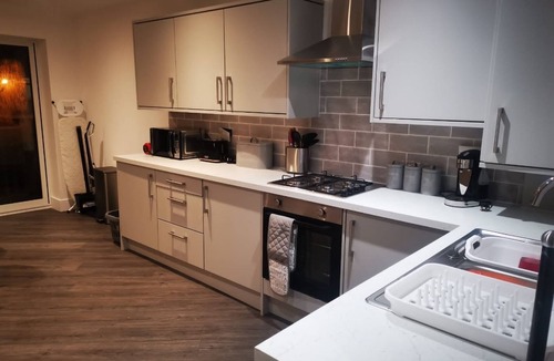 Ridgeway House | Rawmarsh - 2 Bed Bungalow - Large Enclosed Garden - Wheel Chair Accessible