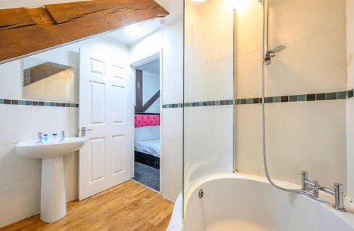 Leeds Apartment | RB1GH- Cosy Room SECURE PARKING NEAR CITY CENTRE FAST WIFI
