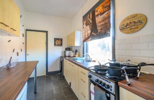 Churwell House | -RB27A- For your relaxed & Cosy stay,Free Parking