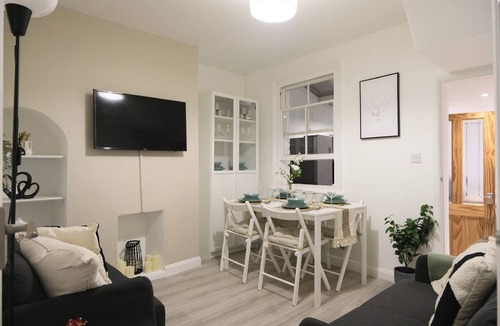 Aylesbury House | Relaxing 4BR perfect for Long and Short Stay