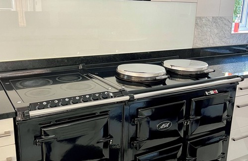 Wixford House | Relaxing Place to Stay near Stratford 4BED Family Mansion with Swim Spa,Gym,BBQ