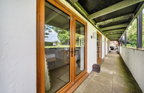Morcott Apartment | Relaxing Room With Ensuite Rutland Point