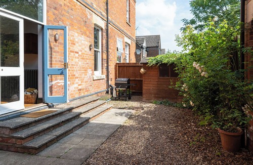 Newark House | Renovated Spacious 3-Bed Newark Home with High Ceilings