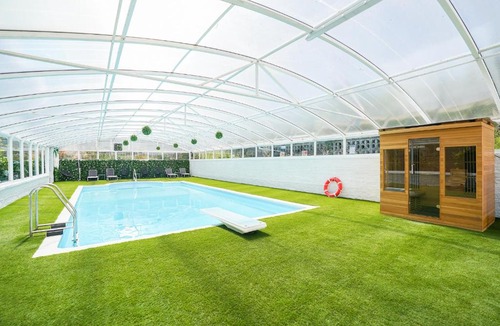 Ridgeway House | RentMySpaHome with Swimming Pool Hottub and Sauna