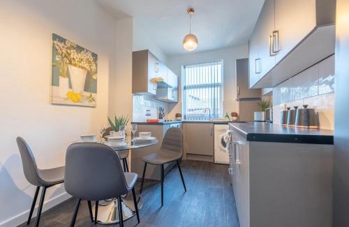 Manchester Apartment | Richmond Retreat - Luxurious and comfortable spacious 2 floor apartment