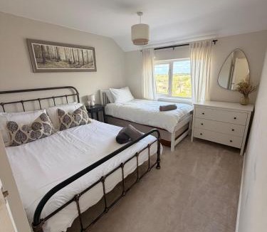 Oundle House | Rock House 4 Bed 3 Bedroom SKY Oundle Peterborough
