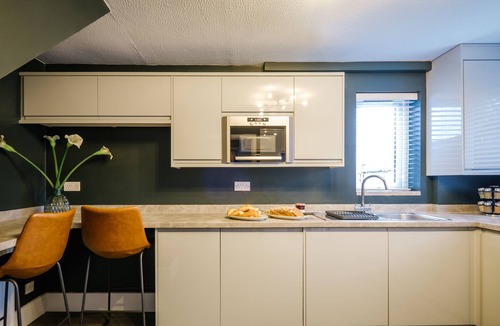 Windermere Villa | Rockside- Luxury 3 bedroom home with hot tub, central, parking, pet friendly