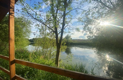 Arnold Cabin | Romantic Lakeside Lodge with Hot Tub at Kingfisher Lakes Glamping