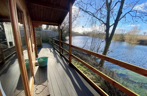 Arnold Cabin | Romantic Lakeside Lodge with Hot Tub at Kingfisher Lakes Glamping