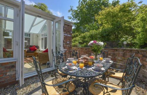 Huggate House | Rose Cottage