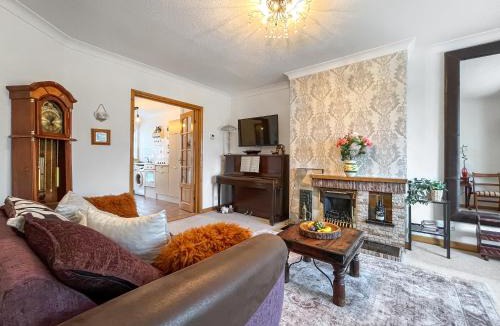 Redcar House | Roselynne