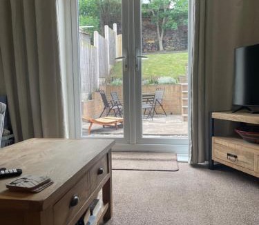 Rotherham House | Rotherham,Meadowhall,Magna,Utilita Arena,with WIFi and Driveway