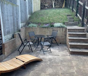 Rotherham House | Rotherham,Meadowhall,Magna,Utilita Arena,with WIFi and Driveway