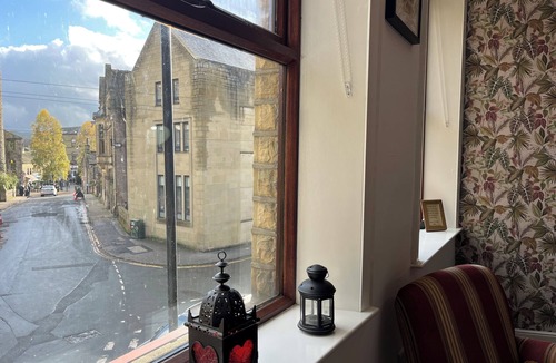 Wadsworth Apartment | Royd Villas,Spacious &Quiet,Log Burner,Patio & TV bed in Centre of Hebden Bridge