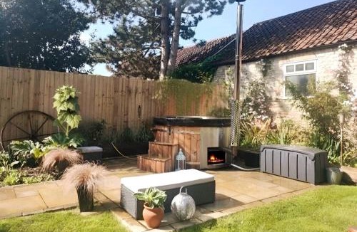 Firbeck House | Rural cottage! Wood-fired hot tub Bliss awaits