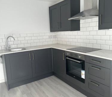 Sheffield Apartment | Sapphire Suite