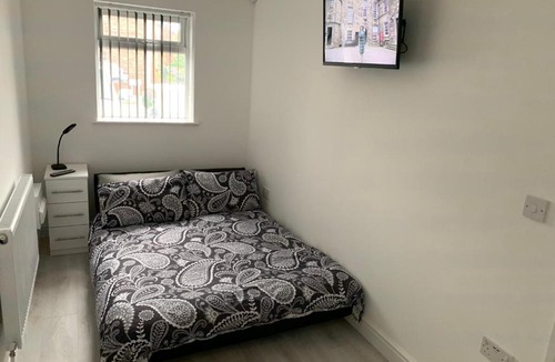 Chorlton-cum-Hardy Apartment | sark house Apartment Chorlton manchester