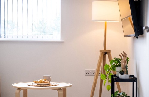 Balsall Common Apartment | SCA- Arden Apartment 3 Triple Bedroom Free Parking