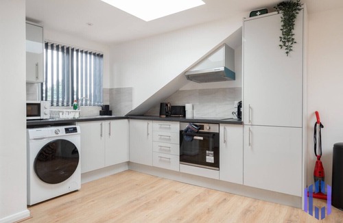 Manchester Apartment | Scandi Loft Style Apartment - Sleeps 6 -nr Airport