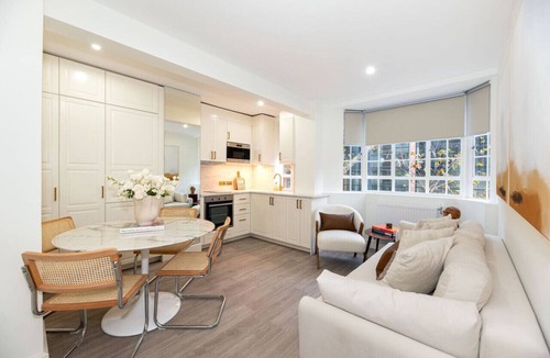 Brompton & Hans Town Apartment | Scandi Style Chelsea Apartment