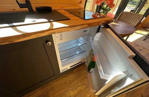 Spilsby Cabin | Scranton Lodge - Luxury fishing pod in Lincolnshire Wolds @Woodlands Fisheries