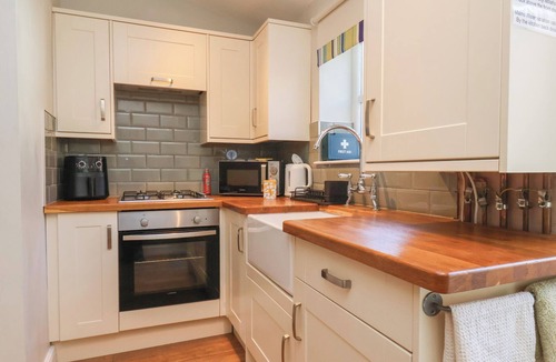 Flamborough Cottage | SEASHELL COTTAGE, pet friendly, with a garden in Flamborough