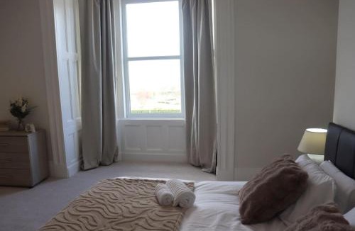 South Shields House | Seaview Terrace - 5 Bedroom seaview home