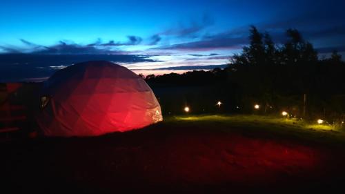 Market Rasen Apartment | Secret Heated Dome, Hot Tub,Firepit Projector in Lincoln