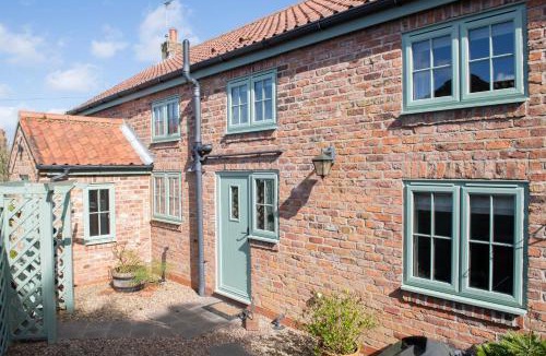 Huggate House | Serene Yorkshire Wolds Cottage Sleeps 6 EV