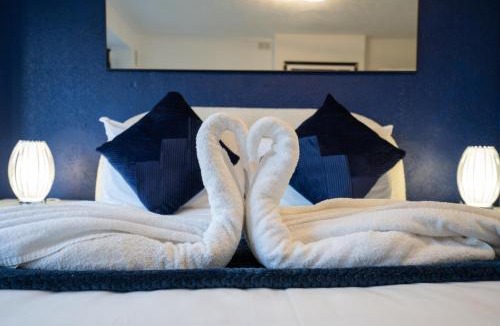 Bloxwich House | Sheldon Stay, 4 bed, 2 miles to NEC, BHX, JLR