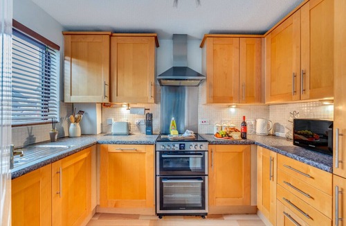 Knowle Sands House | Shenley House Close to City Centre Driveway Parking Workspace Smart TVs Yoko Property