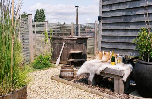 Redmile House | Shepherd's Hut- Hot Tub- Wellness Spa- Wood Burner