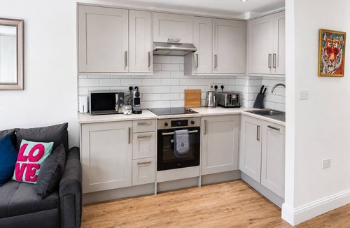 Spitalfields Apartment | Shoreditch Studio Flat near Brick Lane & Liverpool St with Wi-Fi, Washer & Dryer