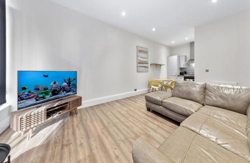 Barking Apartment | Shortlet Express, Stunning 3 bedroom apartment by Barking station