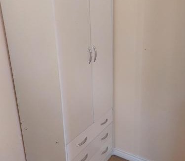 Walsall House | Single guest room in Walsall