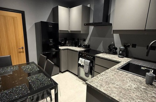 Shipley Apartment | Sk Stays Luxury Home Jacuzzi Bath & Cinema Room