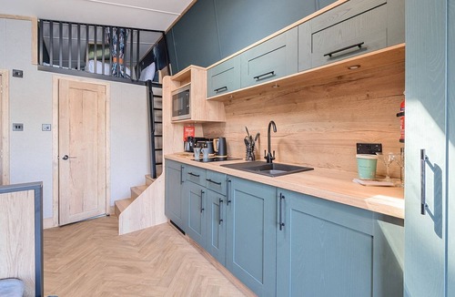 Great Houghton Cottage | Skylight Stargazer - Billing Aquadrome