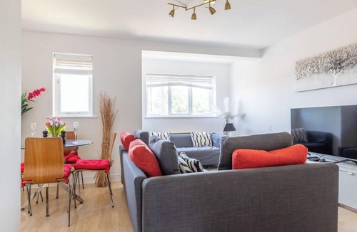 Woolwich Apartment | Skyline Haven Modern 2BR w/Free Parking & 4kTV