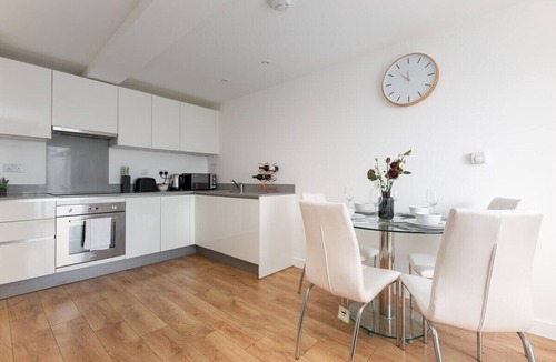 Grange Apartment | Skyvillion - 2Bed Enfield Flat w/Balcony & Parking