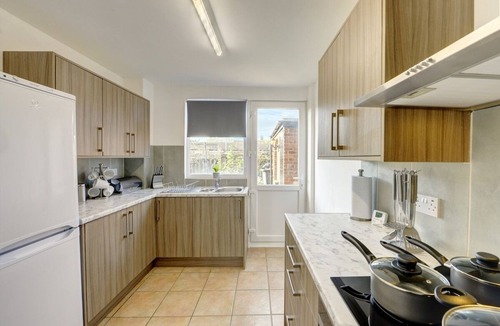 Hull House | Sleek and Stylish 3 Bed House In Central Hull